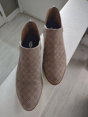 Dr Scholl's Insane Shootie Bootie - taupe ankle boots - like new - size 8.5